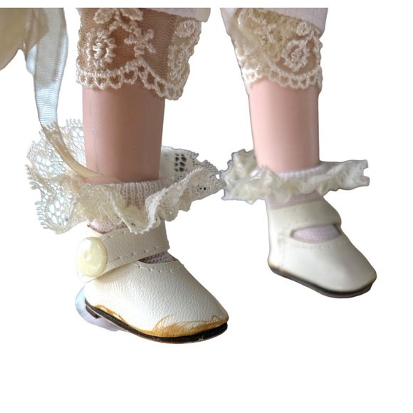 Vintage Porcelain Little Girl‎ Doll Holding a Rabbit - Stand Included - Picture 10 of 10